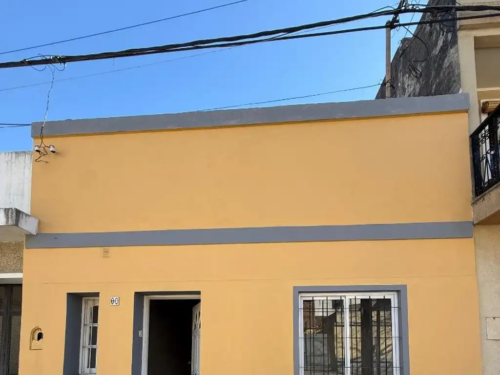 Foto de Alquiler de casa centrica ideal consultorio.Apta profesional, imagen 1