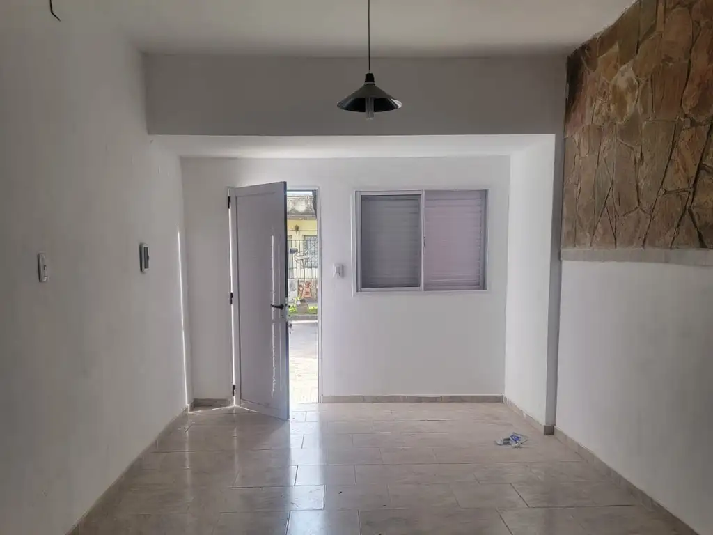 ALQUILER en perez. Casa-Departamento 1 y 2 dormitorios a estrenar. Alem 1365 (entre Lavalle y Las Heras)