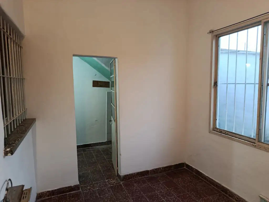 Foto de Casa 4 Ambientes en Alquiler - Castelar Sur, imagen 4
