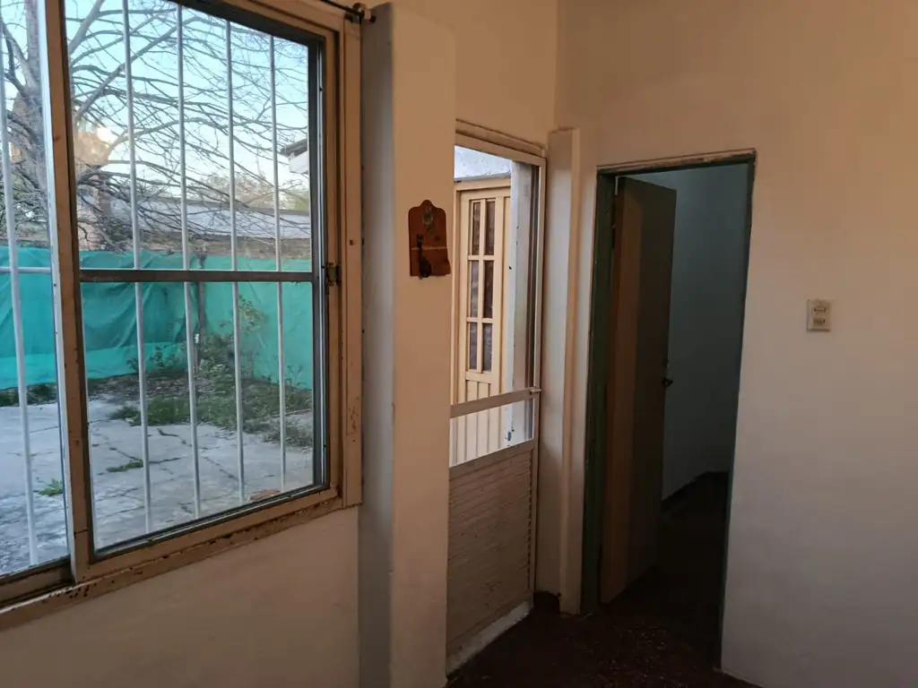 Foto de Casa 4 Ambientes en Alquiler - Castelar Sur, imagen 2