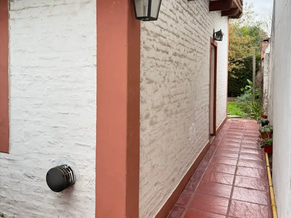 Foto de Alquiler. PH atras de 3 amb con amplio fondo libre, imagen 1