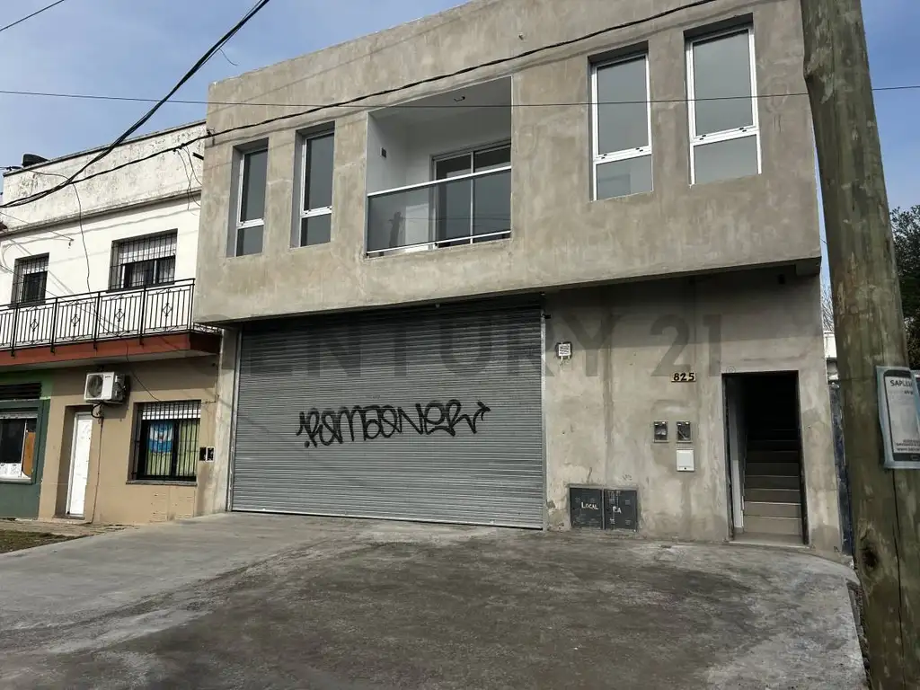 Foto de ALQUILER GALPON COMERCIAL 200 METROS 131 47 Y 49, imagen 1