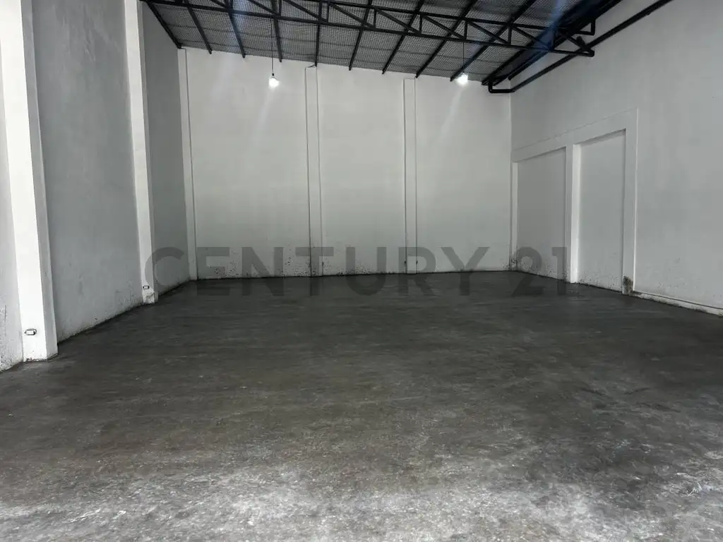 Foto de ALQUILER GALPON COMERCIAL 200 METROS 131 47 Y 49, imagen 3