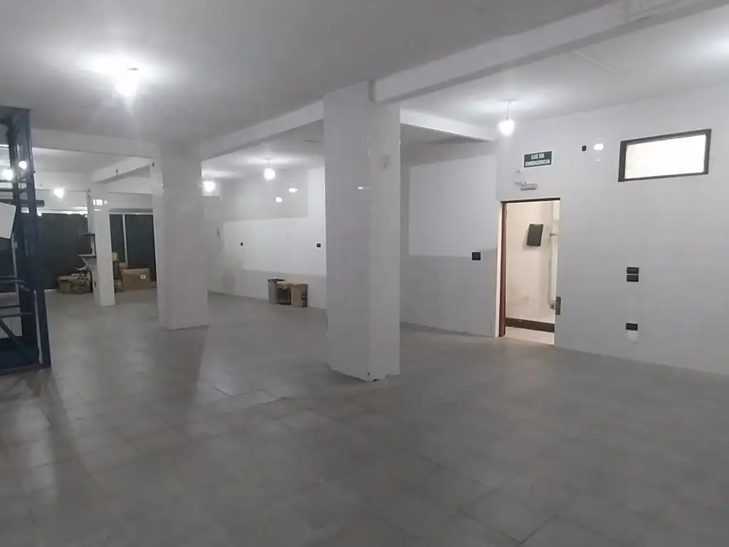 Foto de Inmueble de Local 190m2 en P.B. y Oficinas 180m2 en P.A. todo destino, imagen 1
