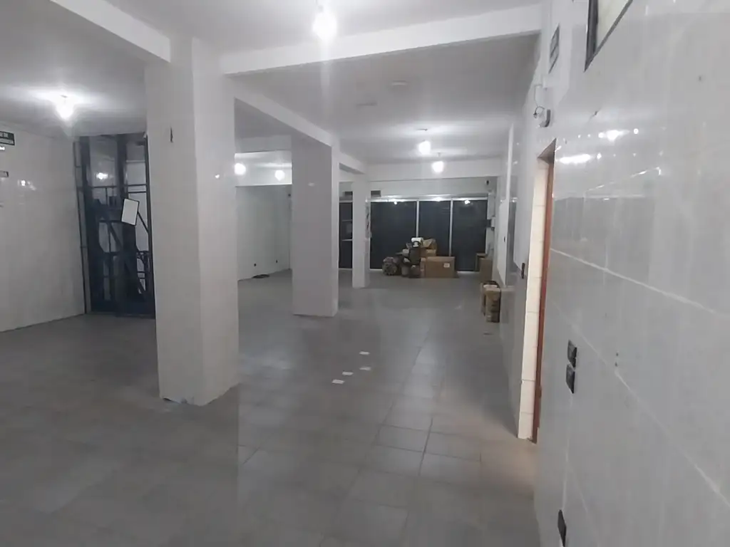 Foto de Inmueble de Local 190m2 en P.B. y Oficinas 180m2 en P.A. todo destino, imagen 5