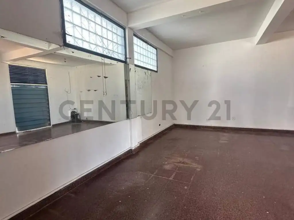 Foto de Local Comercial en Alquiler en Los Hornos, imagen 4