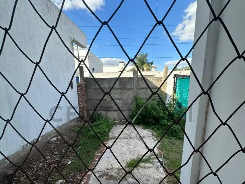 Foto de Local Comercial en Alquiler en Los Hornos, imagen 3