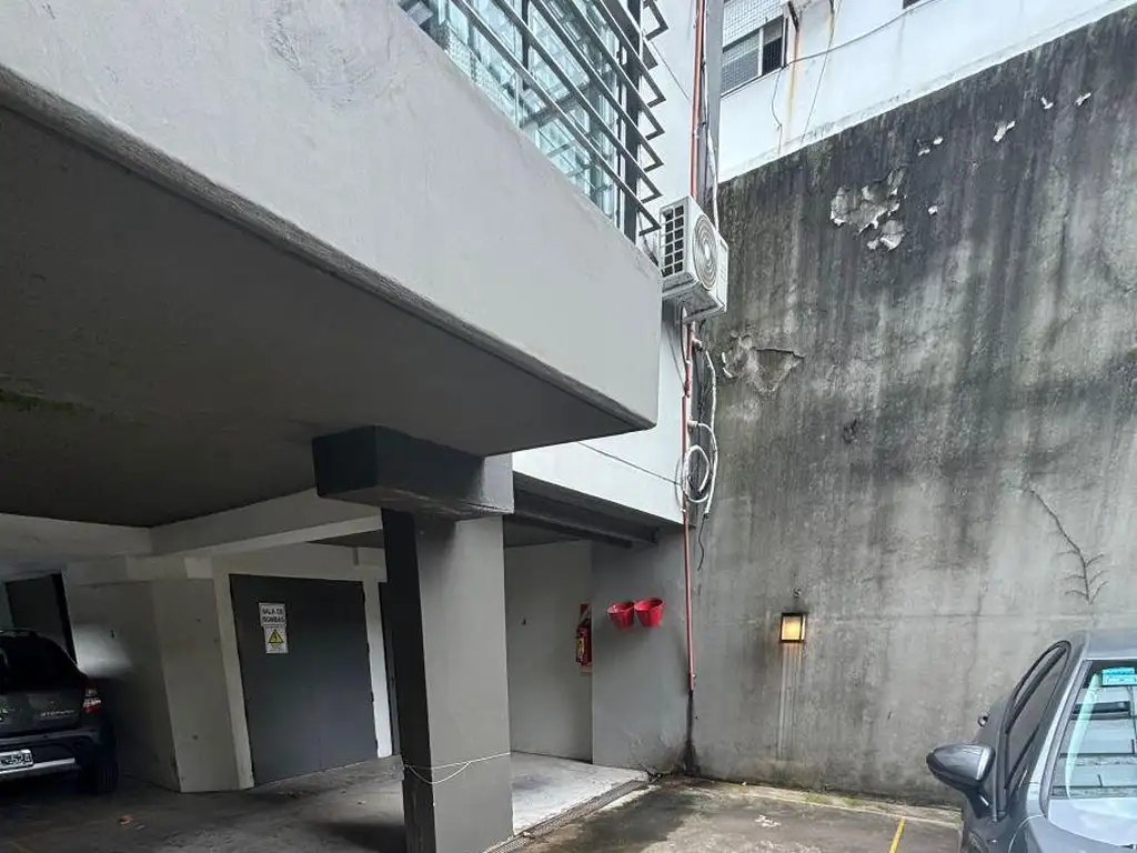 Foto de COCHERA Fija cómodo acceso todo vehículo Porton automatizado control, imagen 2