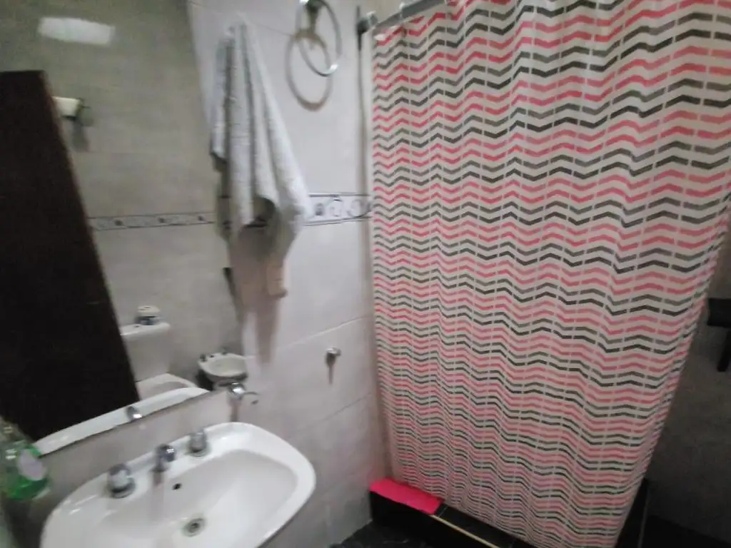 Foto de EXCELENTE CASA DE 3 AMBIENTES CON COCHERA Y JARDIN, imagen 4
