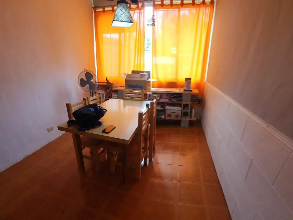 Foto de EXCELENTE CASA DE 3 AMBIENTES CON COCHERA Y JARDIN, imagen 3