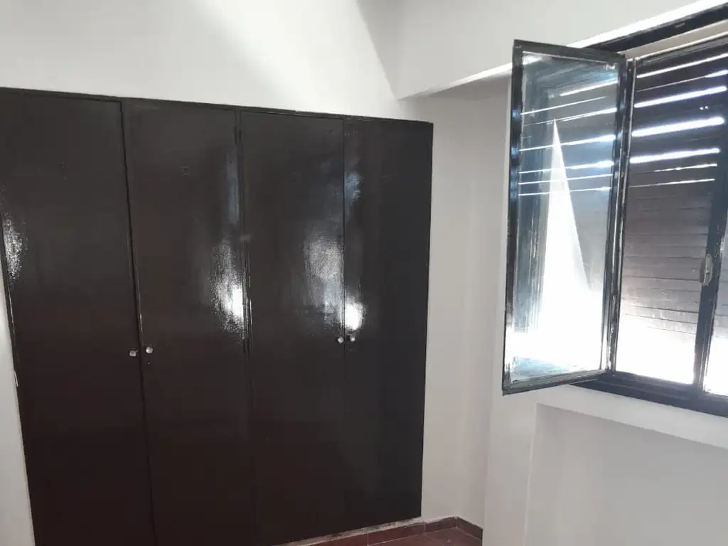 Foto de DEPARTAMENTO 2 AMBIENTES AL FRENTE CON BALCON POR ESCALERA - 45 METROS, imagen 2
