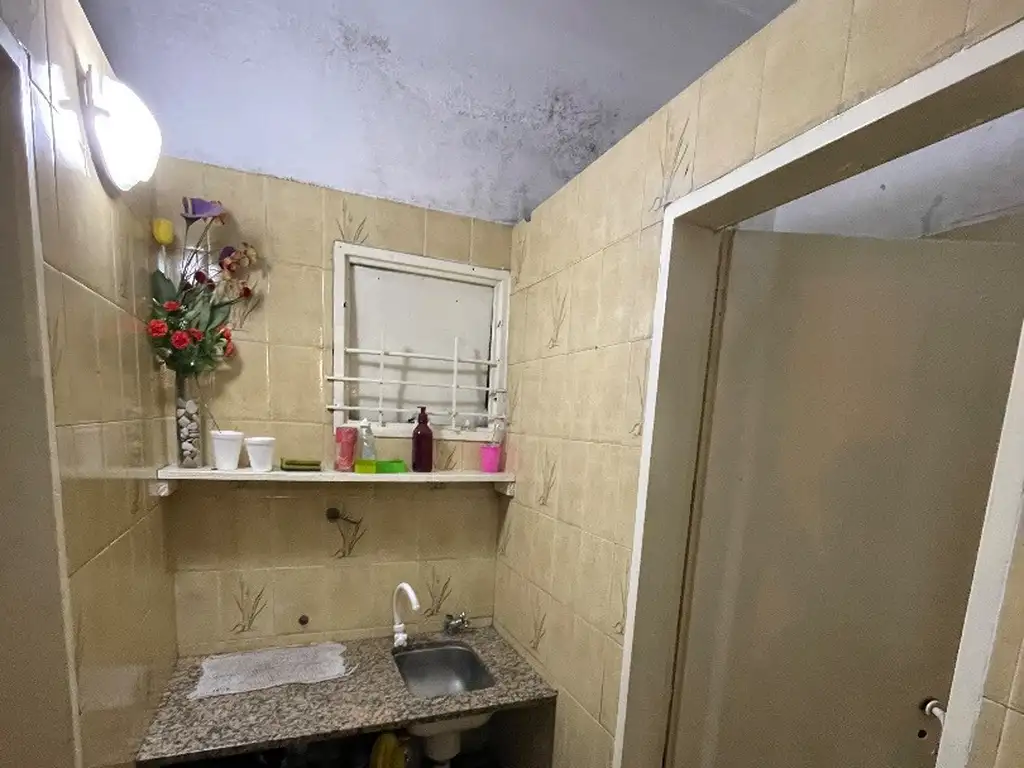 Foto de ESTUPENDO LOCAL SOBRE AV. CALCHAQUI AL NRO 71, imagen 2
