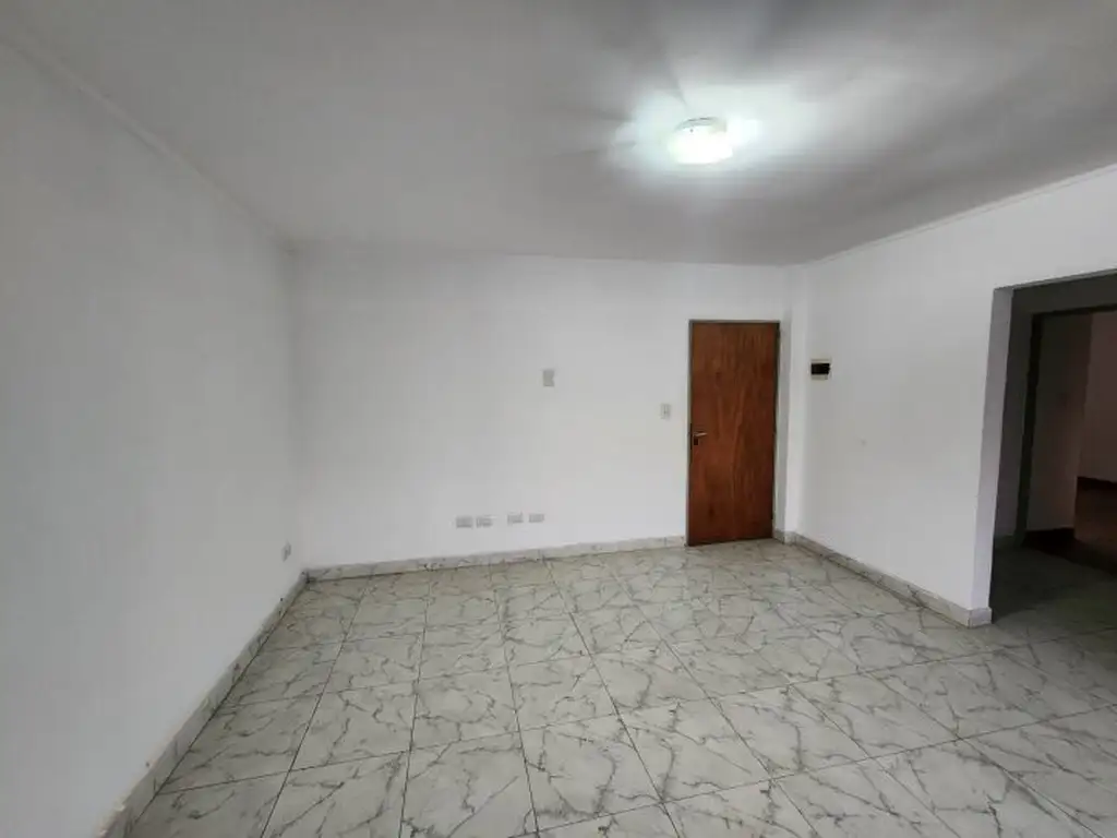 Foto de DEPARTAMENTO SOBRE AVENIDA, imagen 5