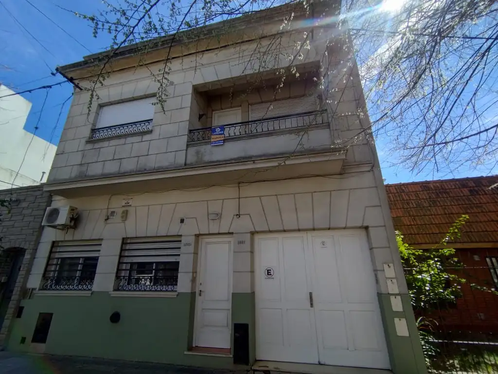 Foto de PH de 3 dormitorios con patio y cochera en alquiler en La Plata sobre, imagen 4