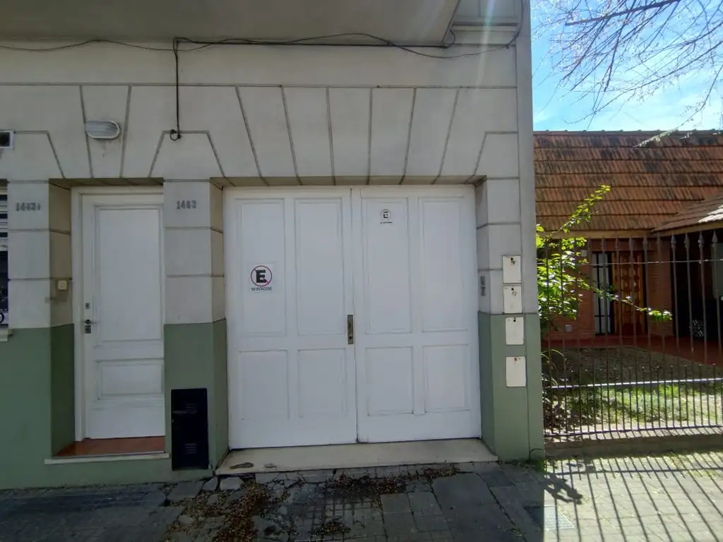 Foto de PH de 3 dormitorios con patio y cochera en alquiler en La Plata sobre, imagen 3