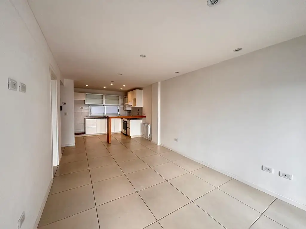 Foto de Alquilo departamento de 2 ambientes con cochera y baulera en el centro, imagen 2