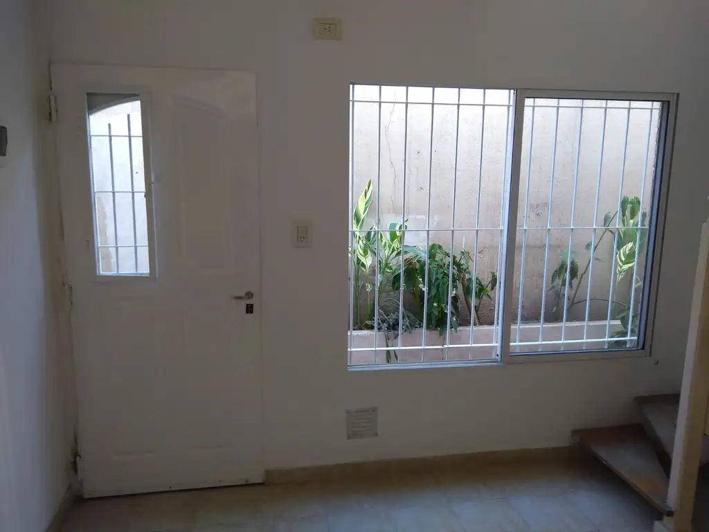 Foto de PH 2 AMBIENTES TIPO LOFT. EN ALQUILER EN 2 PLANTAS. EN CASEROS., imagen 2
