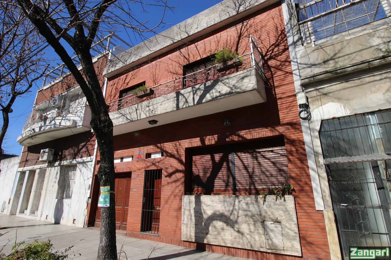 Foto de CASA 2 PTAS 5 AMB GJE FONDO JARDIN PATIO TZA 8.95X23 MTS-PARQUE, imagen 1