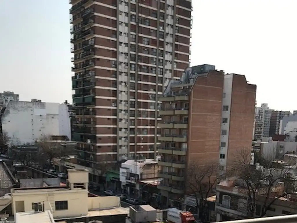 Foto de DEPARTAMENTO DE 3 AMBIENTES AL FRENTE CON BALCON EXCELENTE VISTA PISO, imagen 3