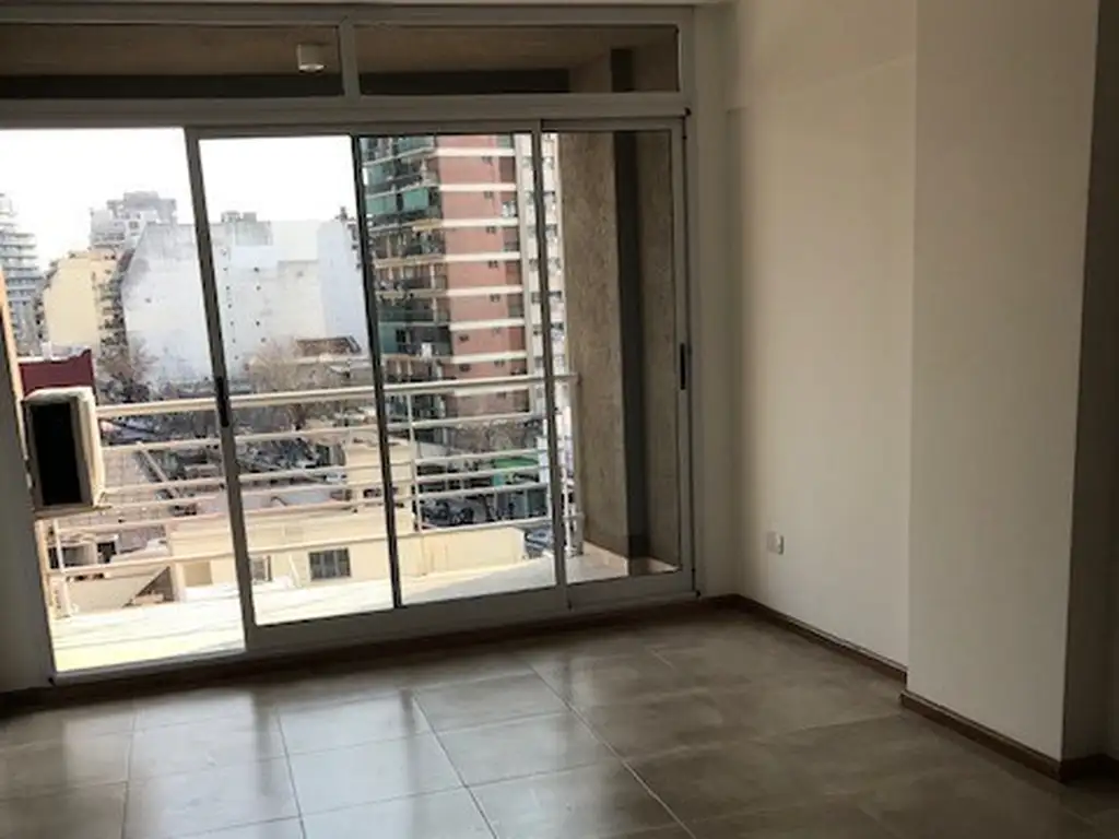 Foto de DEPARTAMENTO DE 3 AMBIENTES AL FRENTE CON BALCON EXCELENTE VISTA PISO, imagen 5