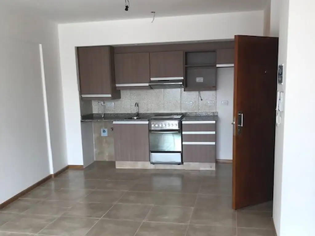 Foto de DEPARTAMENTO DE 3 AMBIENTES AL FRENTE CON BALCON EXCELENTE VISTA PISO, imagen 4
