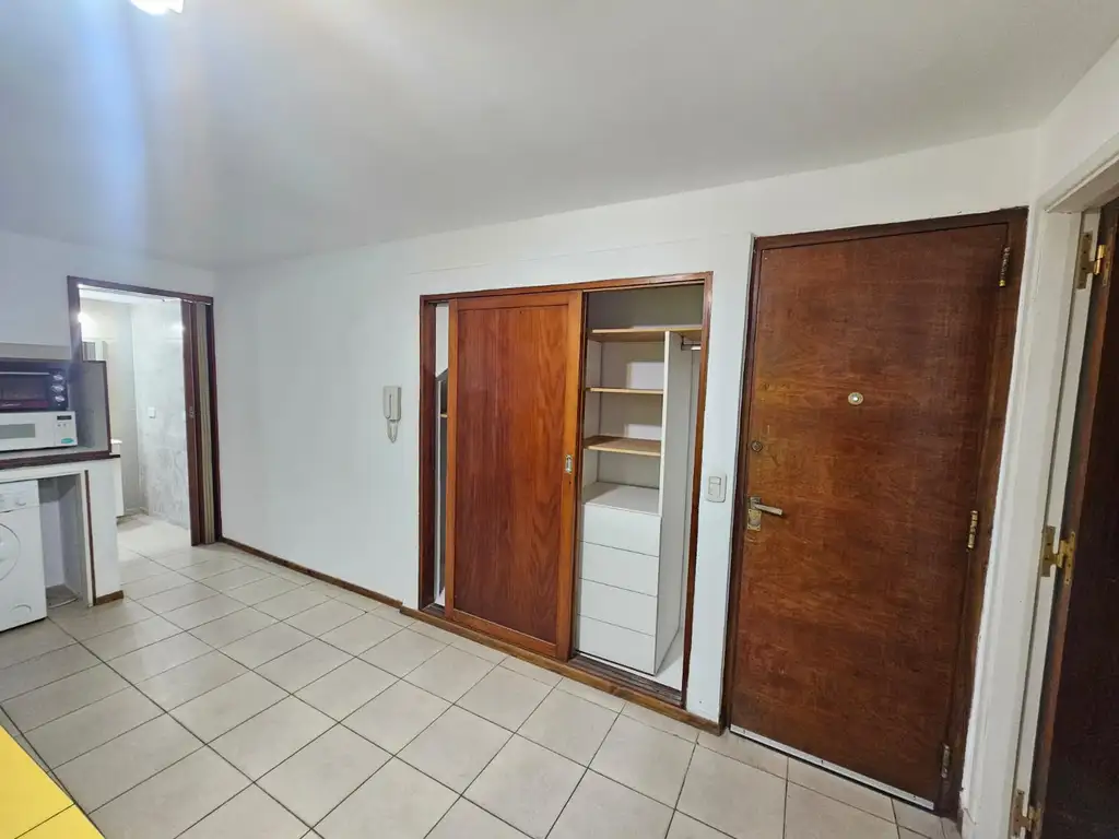 Foto de Departamento 2 ambientes con cochera en alquiler en Quilmes, imagen 2
