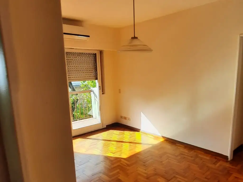 Foto de EXCELENTE DEPARTAMENTO LUMINOSO - CON BALCON, imagen 2