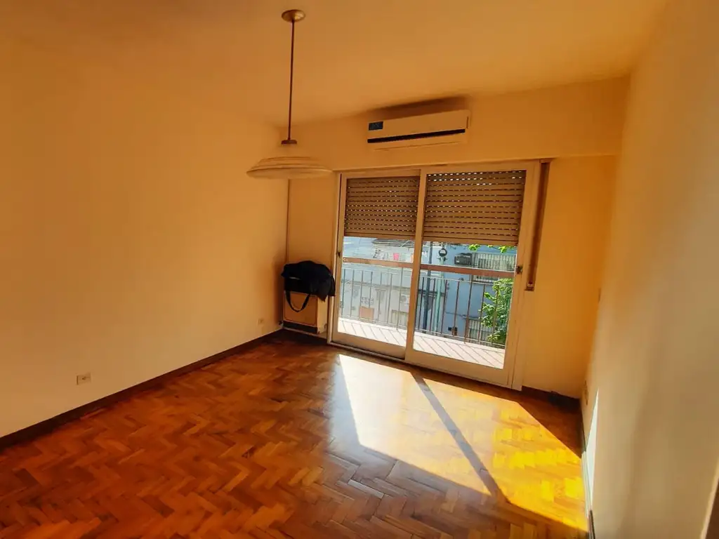 Foto de EXCELENTE DEPARTAMENTO LUMINOSO - CON BALCON, imagen 3