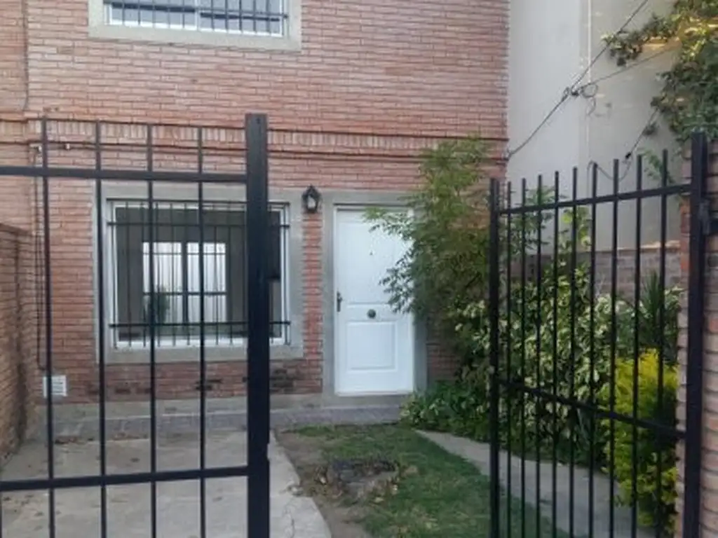 Foto de Duplex en alquiler Barrio Parque Field. 2 dormitorios + cochera + patio, imagen 5