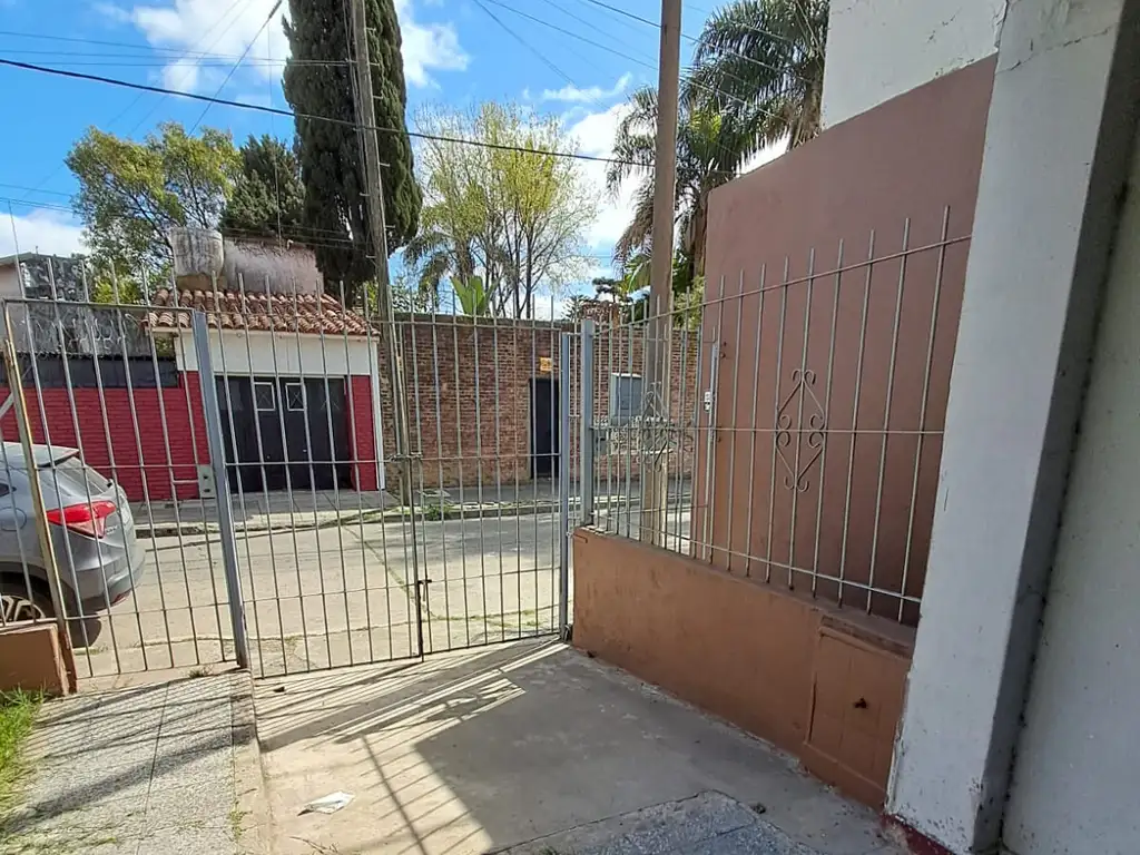 Foto de pH DE DOS AMBIENTES AL FRENTE CON ENTRADA DE AUTO !!!!!, imagen 1