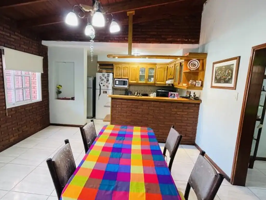 Foto de Casa en Venta 3 Dormitorios, Cochera y pileta en Barrio Belgrano, imagen 2