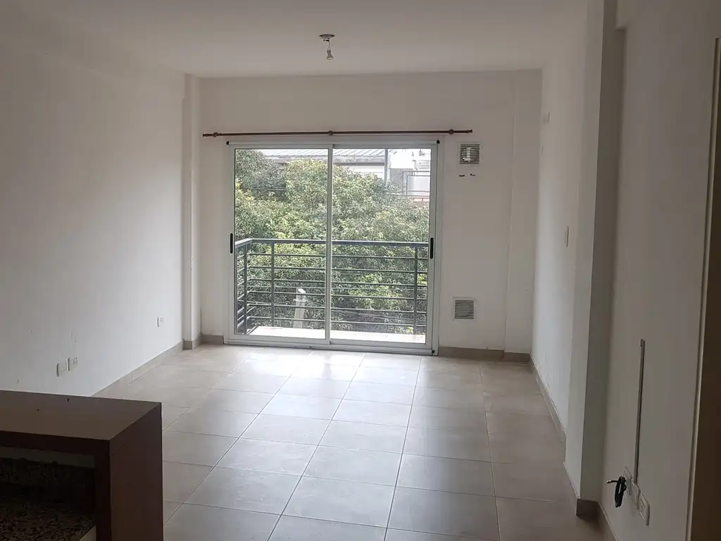 Foto de Monoambiente al frente con balcón, imagen 1