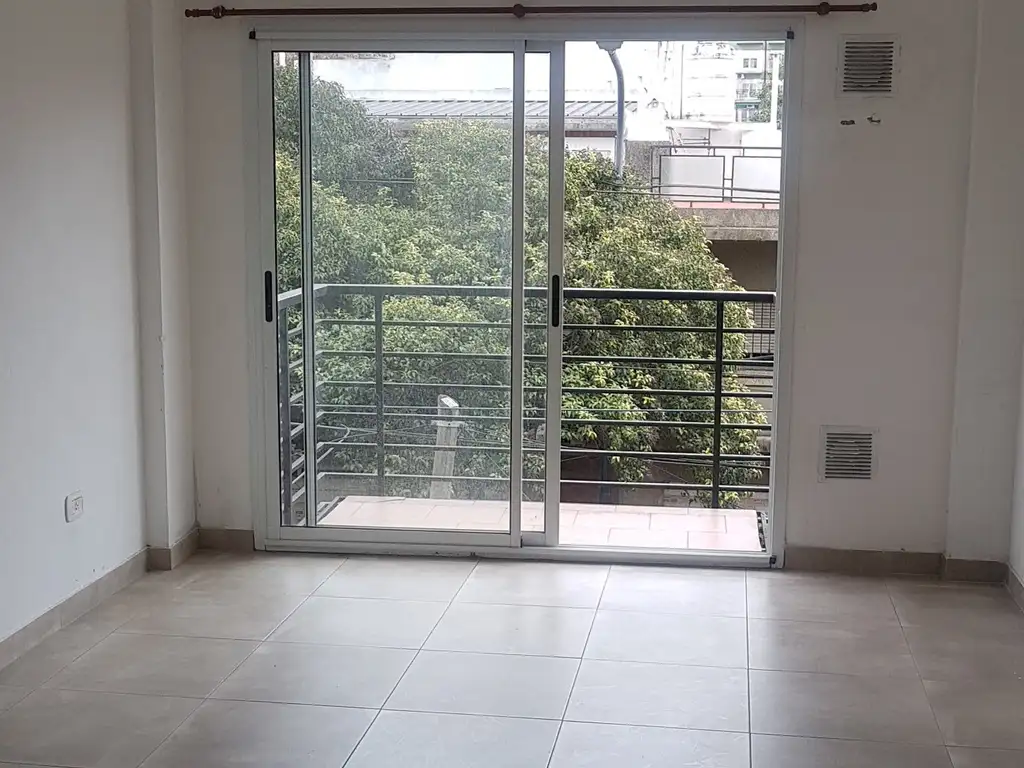 Foto de Monoambiente al frente con balcón, imagen 3