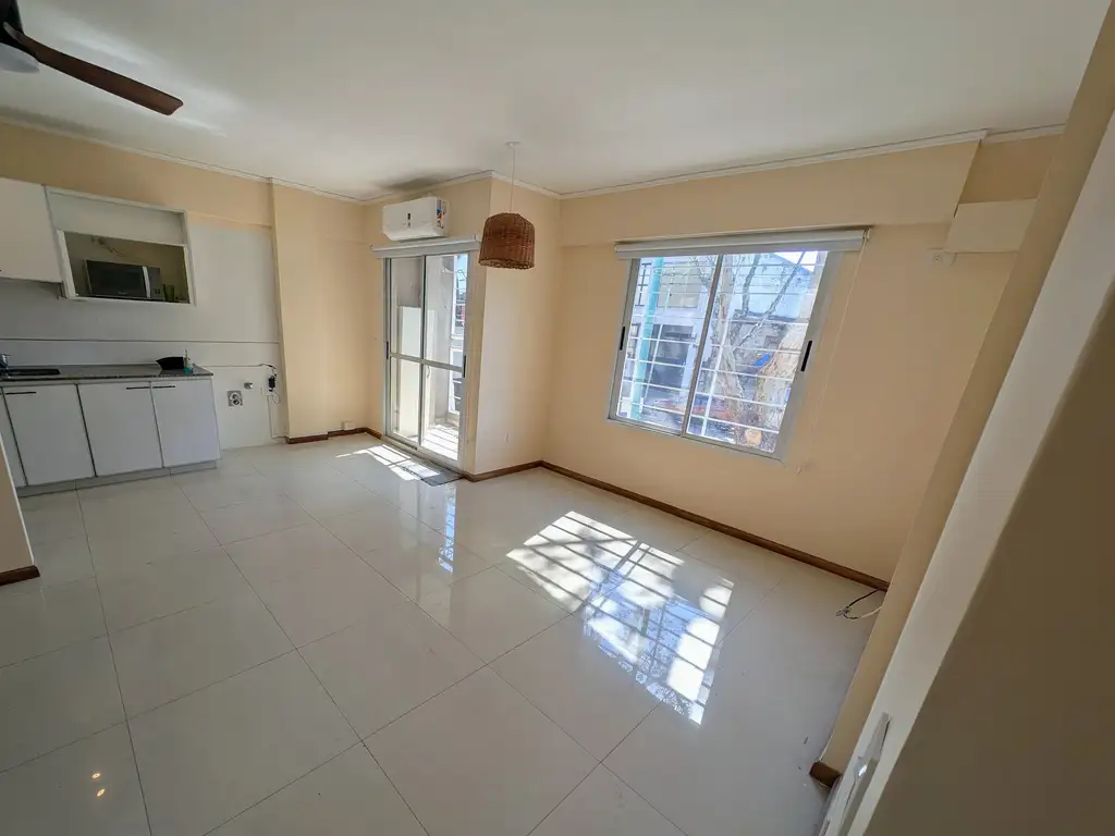 Foto de Alquiler 2 AMBIENTES BALCÓN IMPECABLES¡¡¡¡¡ frente Apto Prof. Todo luz, imagen 1