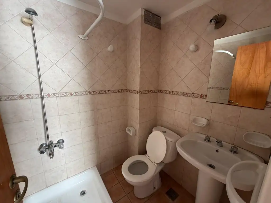 Foto de Departamento 4 ambientes en alquiler en La Perla, imagen 3