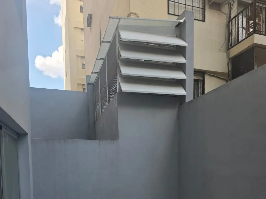 Foto de EXCELENTE DEPTO. 1 AMB. Y 1/2, ANTIGUEDAD ,2 AÑOS, PATIO DE 15MTS., imagen 2