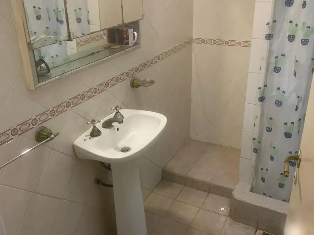 Foto de Casa en Alquiler con cochera zona Hurlingham, imagen 4