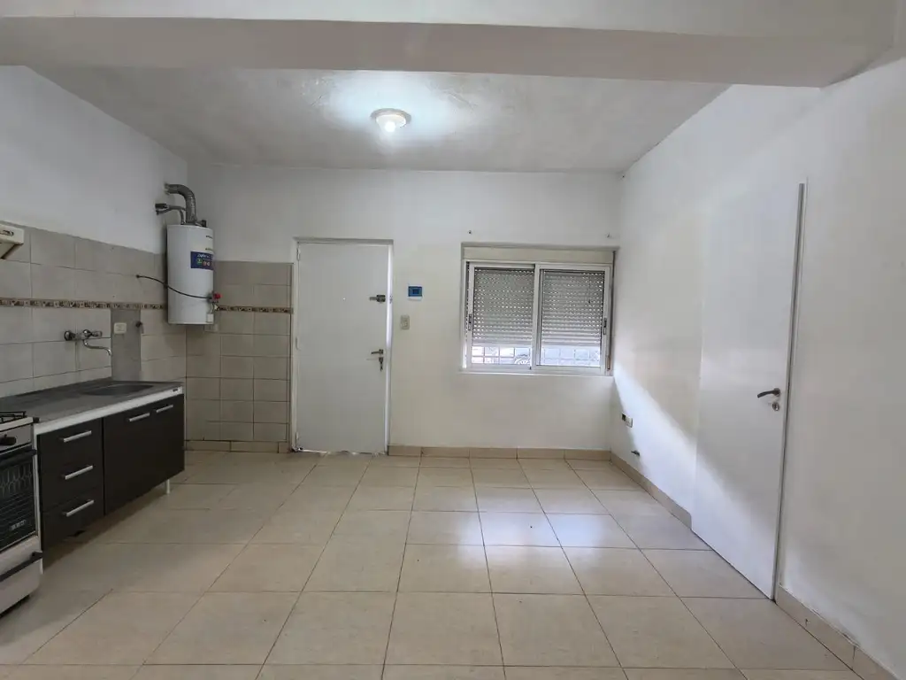 Foto de ALQUILER PH AL FRENTE SIN EXPENSAS | OPORTUNIDAD EN SÁENZ PEÑA, imagen 2