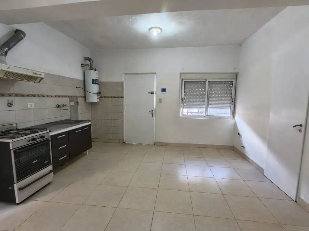Foto de ALQUILER PH AL FRENTE SIN EXPENSAS | OPORTUNIDAD EN SÁENZ PEÑA, imagen 4