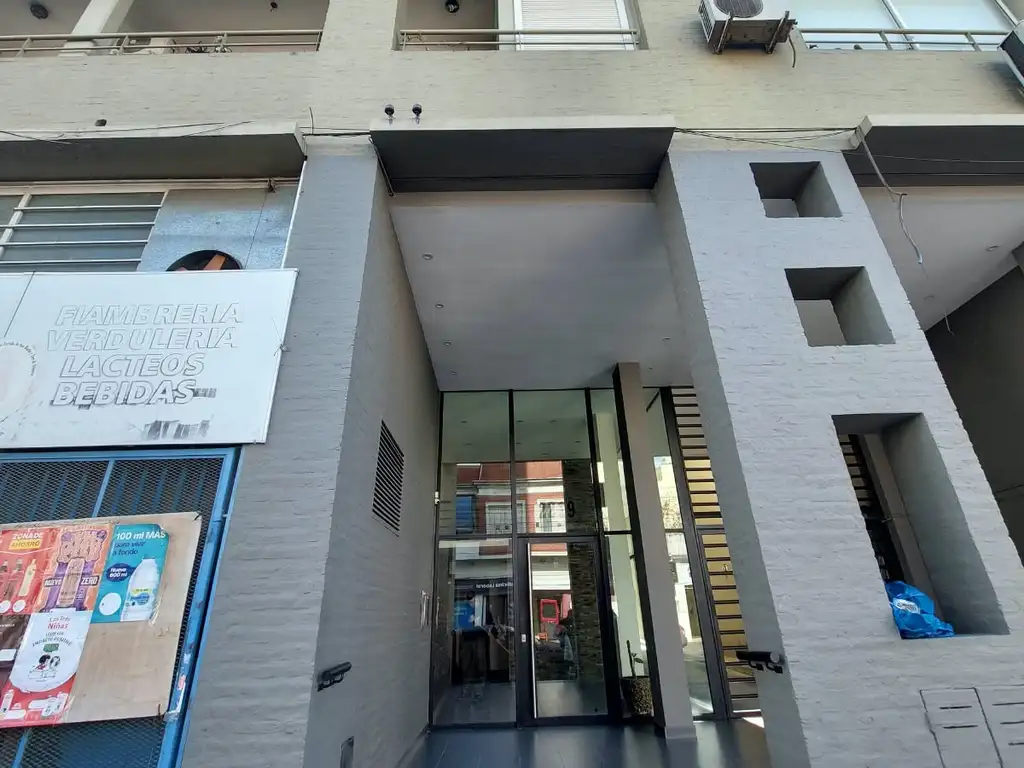 Foto de DEPARTAMENTO 2 AMBIENTES CON BALCON - COCHERA - SUM -, imagen 2