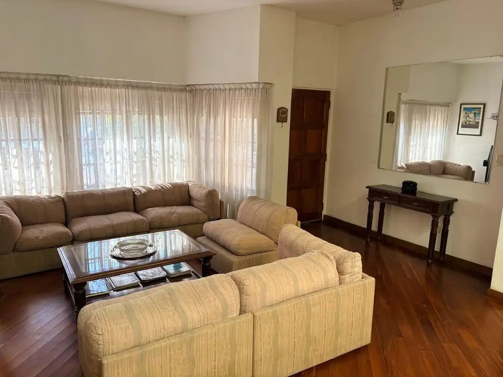 Foto de IMPONENTE CASA 6 AMB. c/ COCHERA, JARDIN y QUINCHO, imagen 1