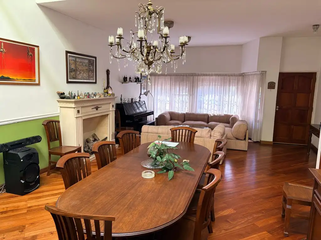 Foto de IMPONENTE CASA 6 AMB. c/ COCHERA, JARDIN y QUINCHO, imagen 4