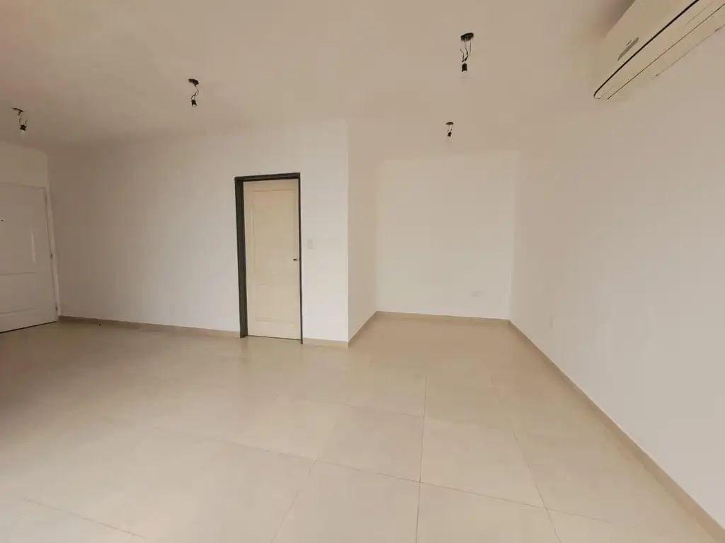 Foto de Departamento monoambiente con patio en PB, imagen 4