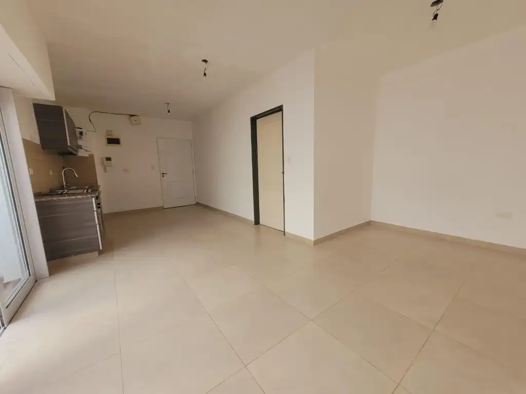 Foto de Departamento monoambiente con patio en PB, imagen 2