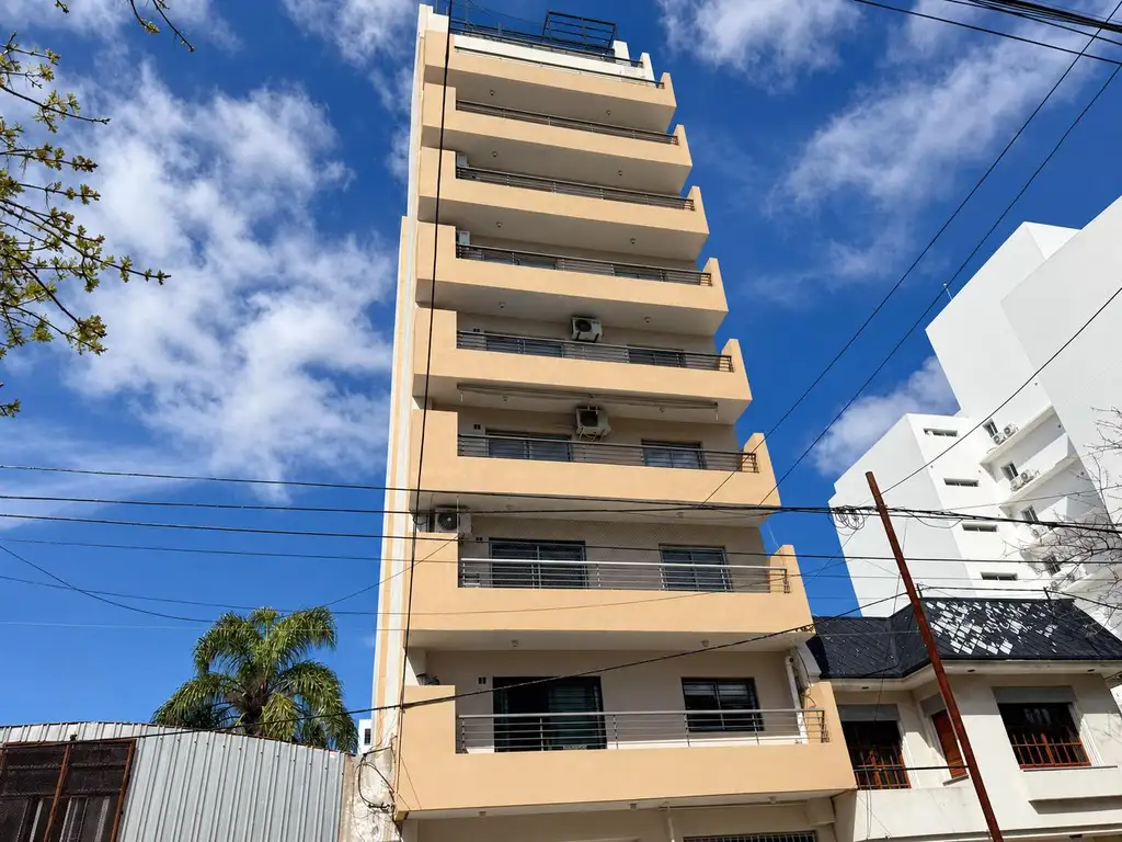 Foto de Departamento en venta, 2 dorm. terraza propia, cochera cubierta, imagen 2