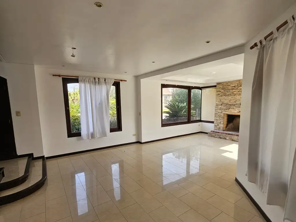 Foto de CASA EN ALQUILER – COUNTRY CLUB BANCO PROVINCIA | SECTOR 1, imagen 2