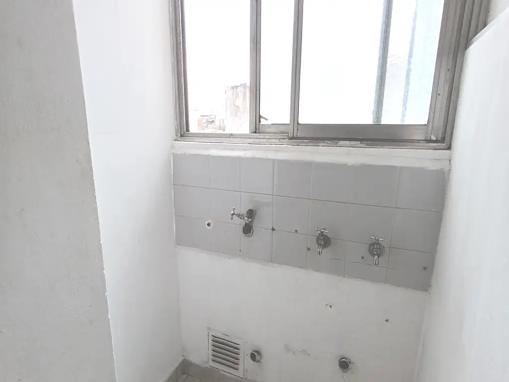 Foto de 2 Amb.Muy Luminoso-Aireado.Cocina completa.Lavad.Independiente.Baño, imagen 1