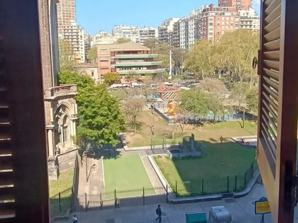 Foto de 2 AMBIENTES AL FRENTE CON VISTA ABIERTA A LA PLAZA, EXCELENTE ESTADO, imagen 5