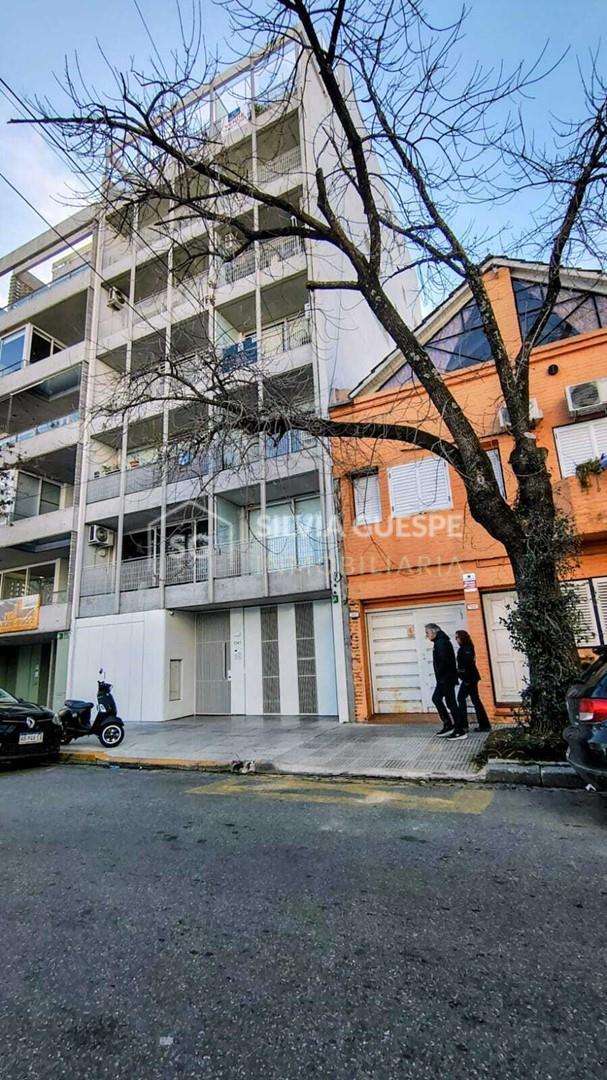 Foto de DEPARTAMENTO EN ALQUILER MONOAMBIENTE EN PARQUE CHAS, MUY LUMINOSO, imagen 3