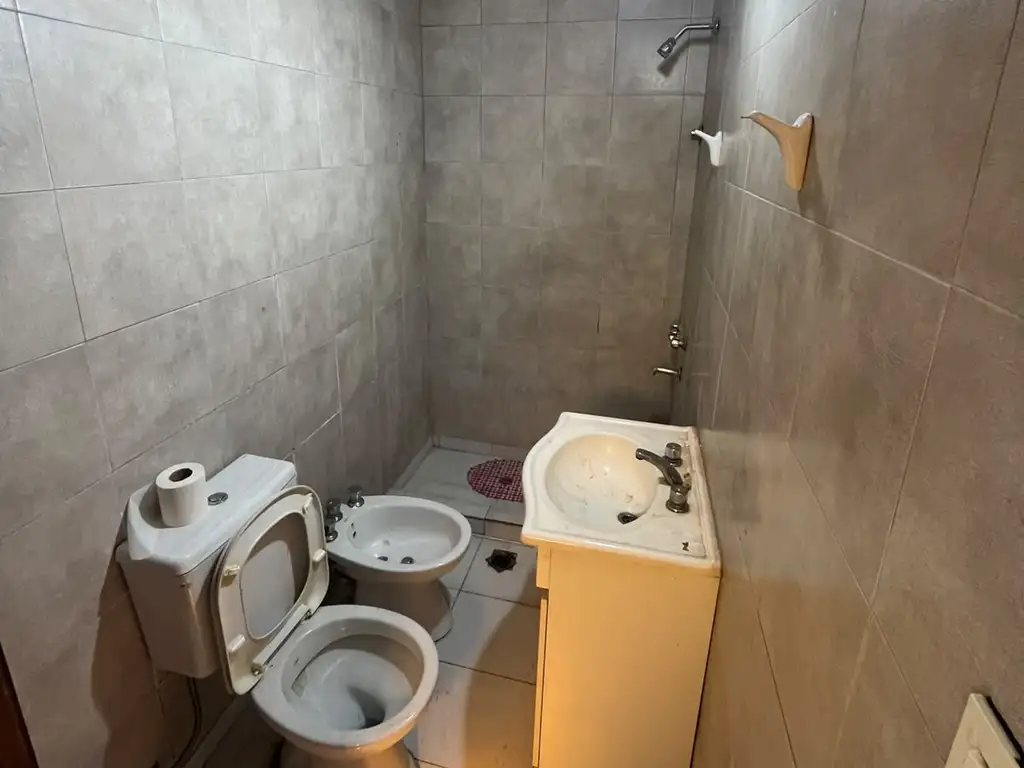 Foto de SE ALQUILA PH DOS AMBIENTES CON ENTRADA DE AUTO, imagen 4